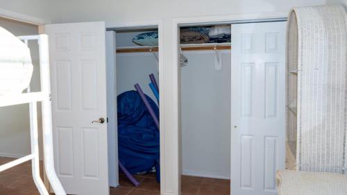 Renovated 1st Floor Beach 250ft Pool apts - image 4