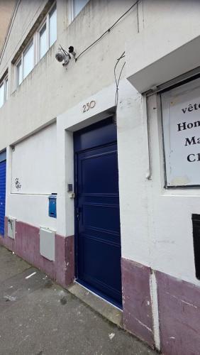 Hotellet från utsidan, C'est La Vie Korean Style Minbak PARIS in Montreuil