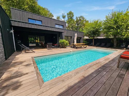 Villa d'architecte, piscine chauffée & forêt