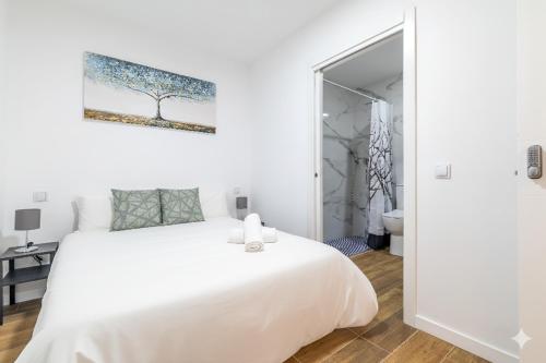 AYZ Luis Cabrera-Auto check-in property - Madrid