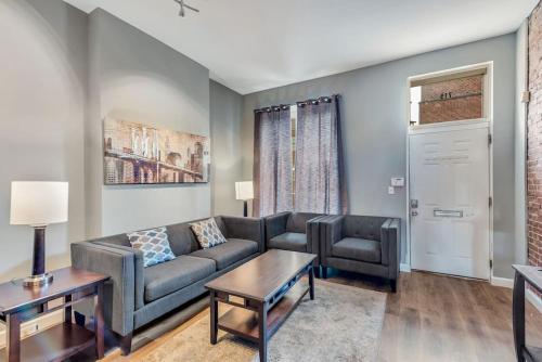 Settle into Soulard 6 Bedrooms 4 full baths