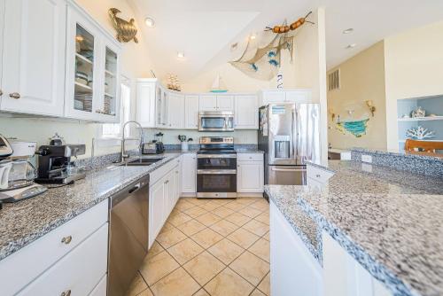 Dove Ocean - Old Nags Head Place 350 Yds to Beach Elevator Pool Hot Tub Outdoor Kitchen - image 2