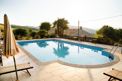 Úszómedence, Agriturismo Girolomoni - Locanda in Montefelcino