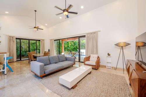Private Pool Luxury Modern House - Free Golf Cart - Llama del Bosque - Reserva Conchal Golf Resort - image 3