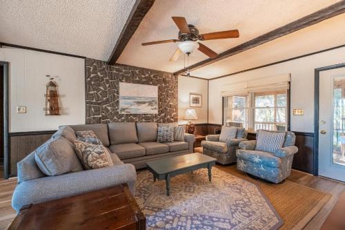 Seascape Cottage - Private Pool, 300 Yards to the Beach (Seascape Cottage - Kitty Hawk, MP 3.5, 300 Yds to Beach, Pool, Foosball, Near Golf Course, Flex Stay) in Κίτι Χουόκ(Βόρεια Καρολίνα)