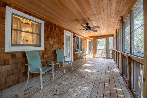 Seascape Cottage - Private Pool, 300 Yards to the Beach (Seascape Cottage - Kitty Hawk, MP 3.5, 300 Yds to Beach, Pool, Foosball, Near Golf Course, Flex Stay) in Κίτι Χουόκ(Βόρεια Καρολίνα)