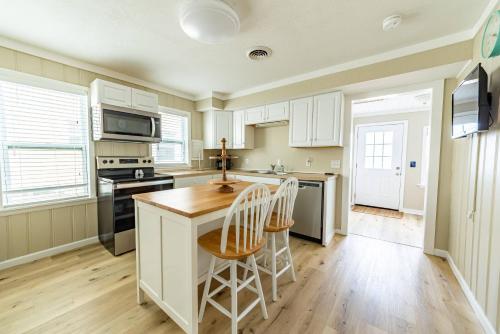 Aqua Moon - Kitty Hawk MP 3, Oceanfront, Family Friendly, Hot Tub in Kitty Hawk (NC)