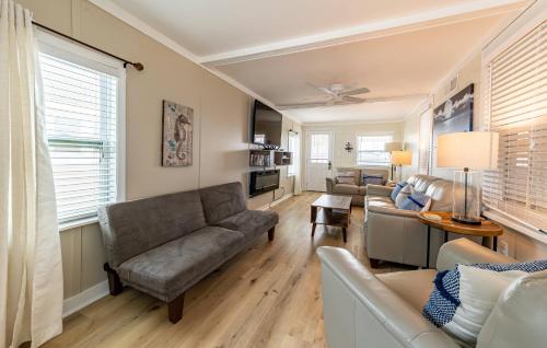 Aqua Moon - Kitty Hawk MP 3, Oceanfront, Family Friendly, Hot Tub in Kitty Hawk (NC)