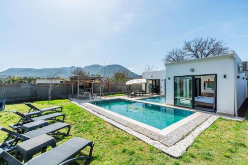 Villa Grape in Fethiye Large Pool, Jacuzzi, Private Villa – khách sạn tại Uzumlu