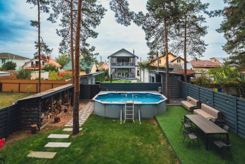 Skats, MizhDerev Forest House with Pool, Sauna & Hot Tub near Kyiv in Novosilky