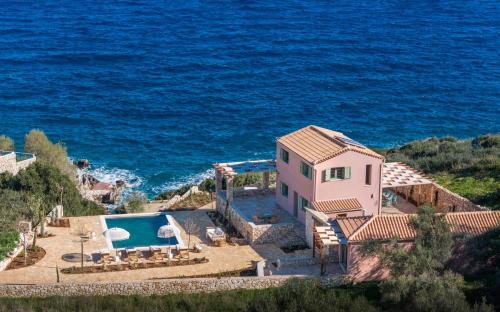 3 bedrooms, 6 beds
