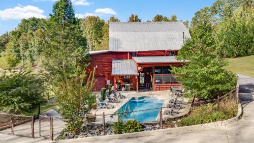 Red Barn Retreat by Carolina Mornings in Vīvervilla (NC)