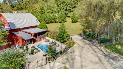 Red Barn Retreat by Carolina Mornings in Vīvervilla (NC)