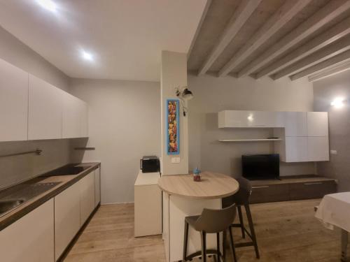 köök, Central Retreat-by Goccia di Lago in Desenzano Del Garda
