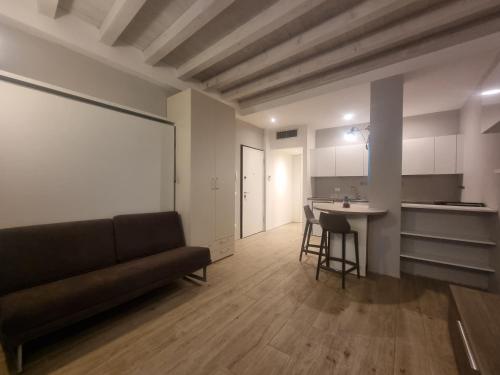 Central Retreat-by Goccia di Lago in Desenzano Del Garda