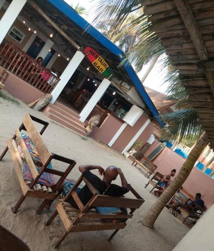 Dizzy Lizzies Beach House Resort in Mallam