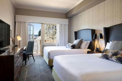 2 queen beds