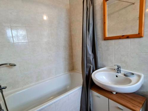 3 bedrooms, 6 beds