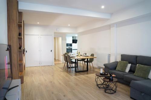 Casa Dolce Casa - Elegant 3BR Apartment Near Metro & Beach,Valencia, Walencja