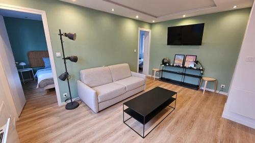 T3 Hyper centre, 2 chambres, Garage in Арас