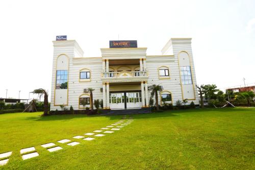 The Prem Royal Resort & Hotel – khách sạn tại Begpur