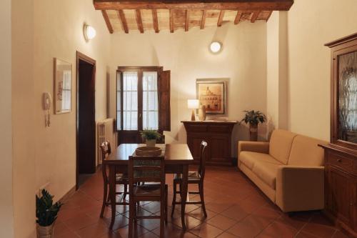 3 bedrooms, 5 beds
