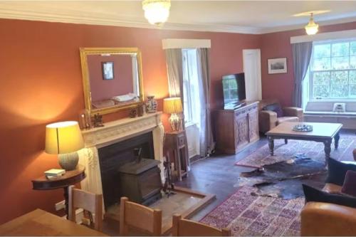 3 Bed House - Mountain Views Bbq Firepit in Kilmun