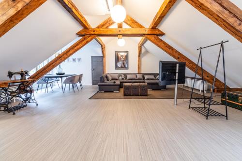 Black Apartment - Large Spacious One Bedroom Penthouse Loft in Baden-Baden, Deutschland