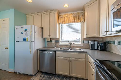 Sea II Views - S Nags Head MP 18.5 Expansive Ocean Views 100 Ft to Beach Flex Stays - image 5