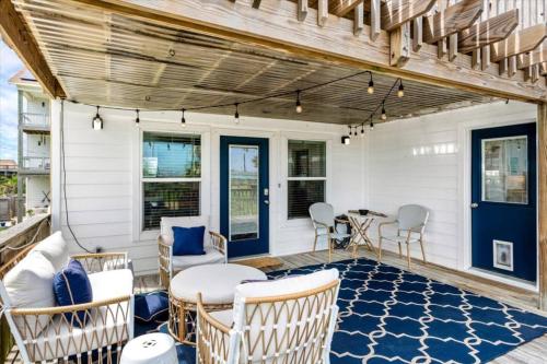 Cozy Coastal Home, Minutes from the Beach – khách sạn tại Jamaica Beach