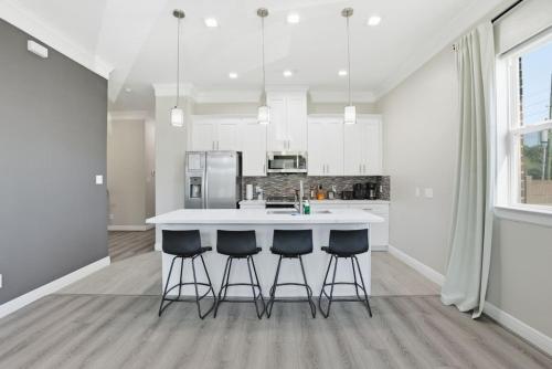 O14B Single-Story 2BR Townhome with King Beds Private Gym – khách sạn tại Thanh Pho Missouri