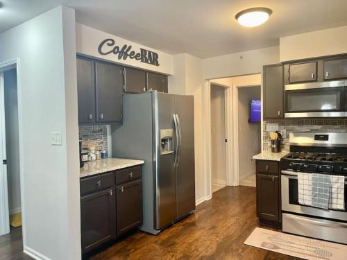 Getaway Home, Huge Yard and Smart TVs in All Rooms in Snellville (GA)