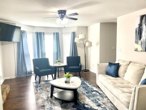 Getaway Home, Huge Yard and Smart TVs in All Rooms in Snellville (GA)