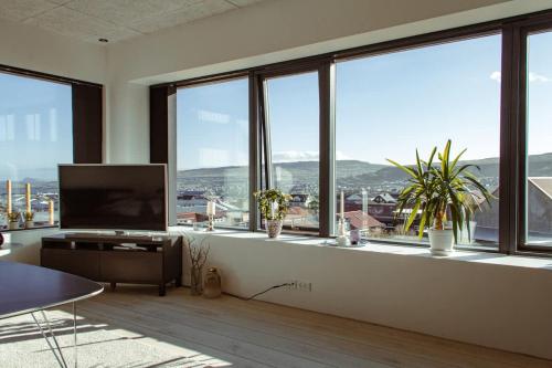 Ocean and City View - Modern 3BR in Hoyvik in Hoyvík