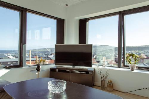 Ocean and City View - Modern 3BR in Hoyvik in Hoyvík