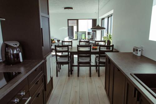 Ocean and City View - Modern 3BR in Hoyvik in Hoyvík