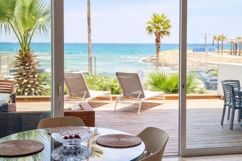 Alonas Apartments Beachfront Apartment – khách sạn tại Bat Galim