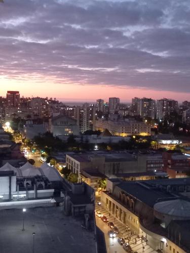 Departamento Centro de Viña, frente a terminal rodoviario, estacionamiento techado