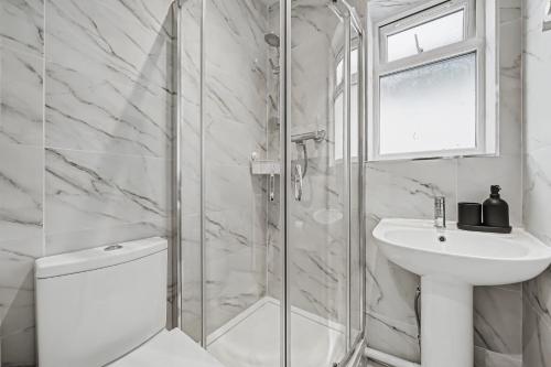 Elegant Stay In London | 7 mins to Norbury Station 