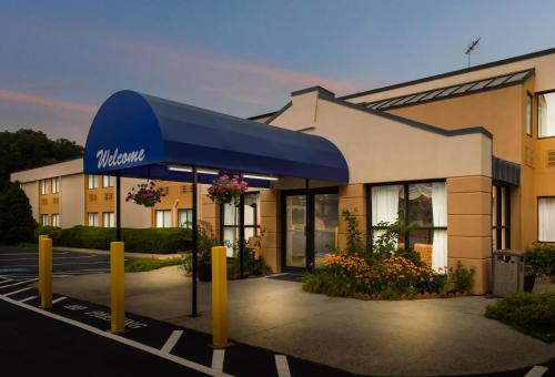 入口, All Seasons Inn & Suites Smithfield Providence in 史密斯菲爾德