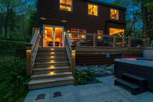 Faciliteter, Cabin w Hot tub, 24 acres, 30 min to Gore, MtnView in Hague