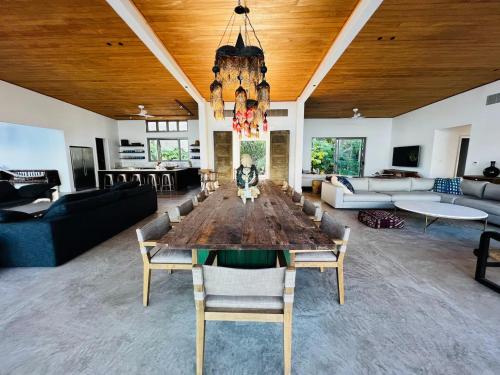 Private Fiji Island • Oceanfront Pool • Sleeps 12 in 亞薩瓦群島