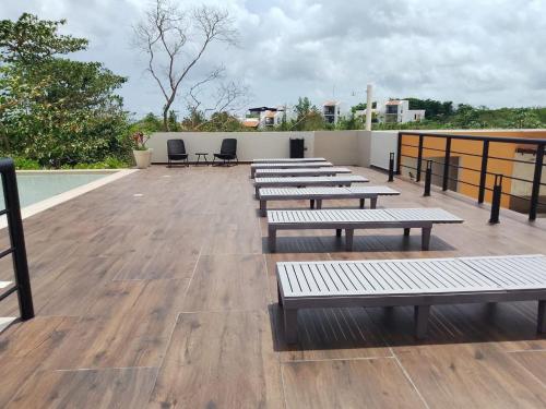 Úszómedence, Modern studio in a waterfront building in Cozumel Vízpart