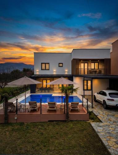 Luxury Villa Bar