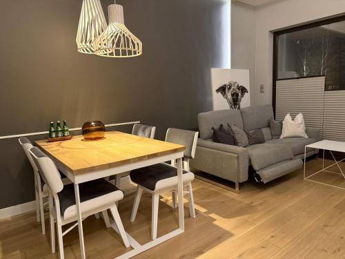 Premium Tolkiena House Mokotów 2- bedrooms & living room, terrace with garden, free underground parking & free high-speed Wi-Fi, Varšava