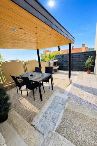 Pinny Apartment in Lucija