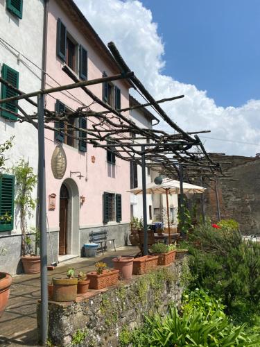 La casa rosa in Cireglio