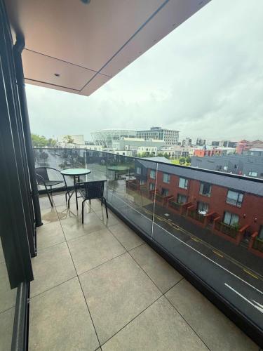Brand-New 1BR Apartment near Te Kaha Stadium - image 4