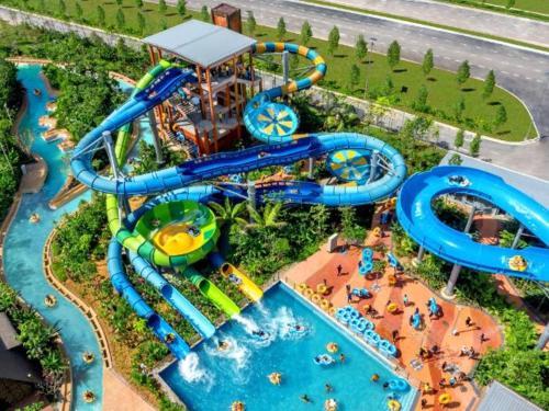 MayaBay Splash Mania Gamuda Cove 2BR by Dion Ventures in Bandar Gamuda Cove