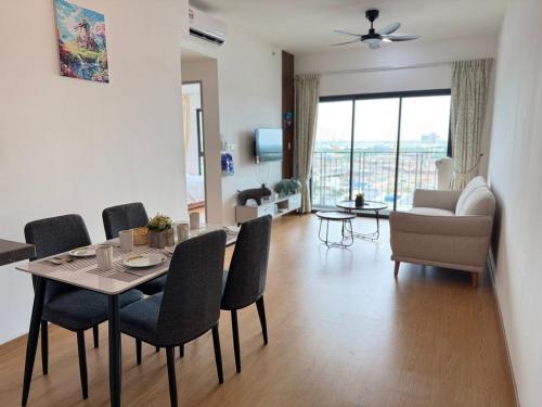 Splash Mania Maya Bay Gamuda Cove Homestay in Bandar Gamuda Cove